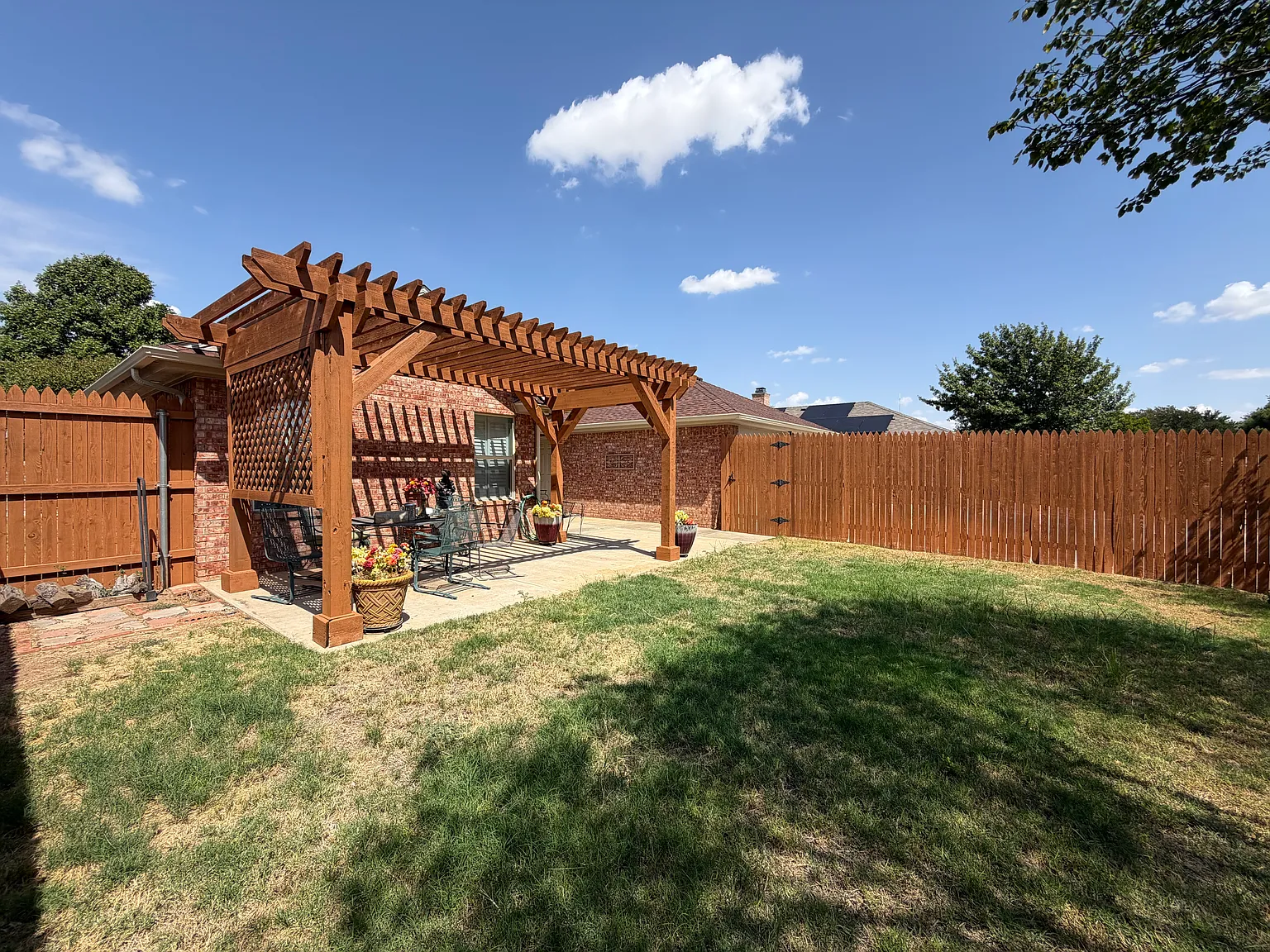 3 bed, 1879 sqft, $2,200 — Photo 3