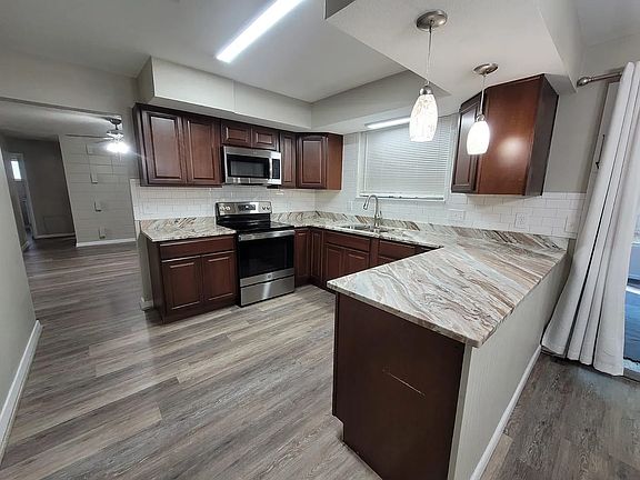 4th image of 208 Loruna Dr