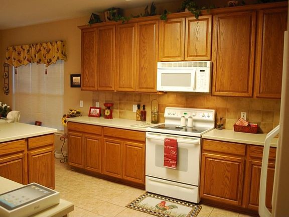 5th image of 4010 Chinaberry Dr
