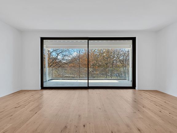 3rd image of 888 Lorimer St #3