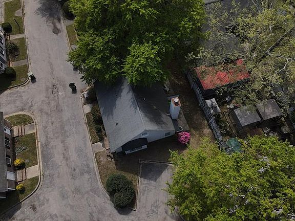 2nd image of 27 Old Clayton Ct