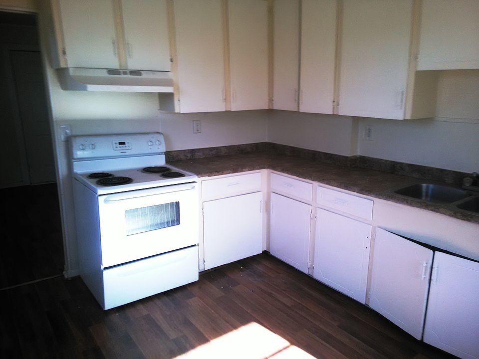 2nd image of 161 Roosevelt Rd #House