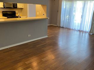 906 Stockley Rd, Downers Grove, IL 60516