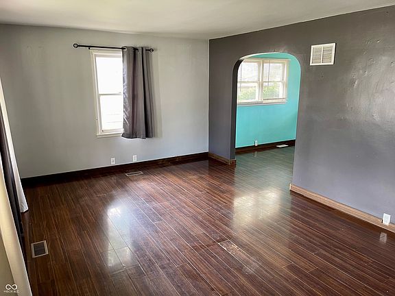 3rd image of 140 N 5th St