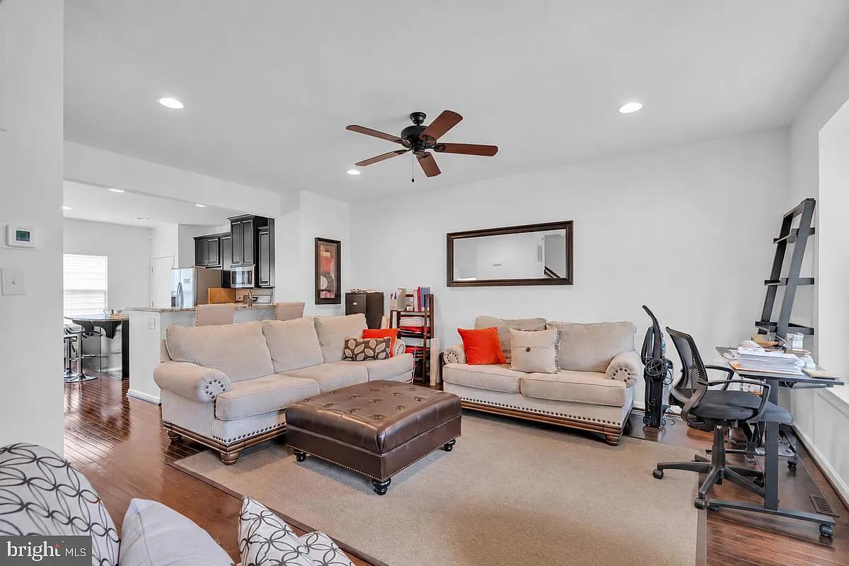 3 bed, 2.5 bath, 1825 sqft, $3,100 — Photo 4
