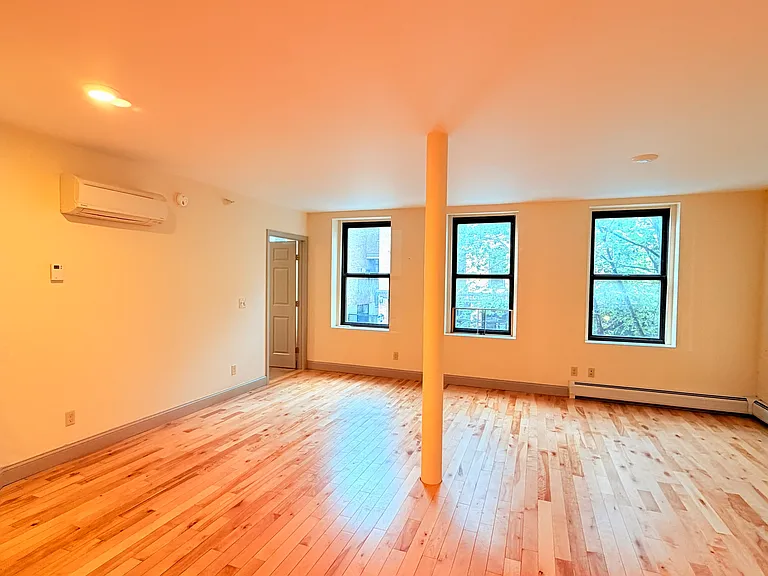 191 College St #203 — Photo 21