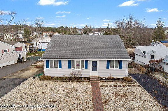 3rd image of 636 Twin River Dr