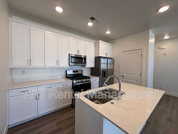 3rd image of 5801 S Garnet Dr #1-201