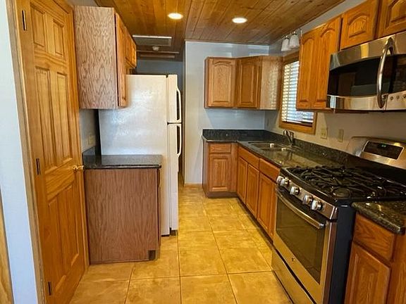 3rd image of 120 Sunset Ln