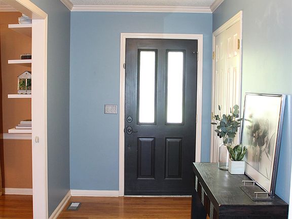 4th image of 515 Winthorne Ln