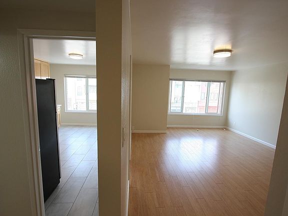 4th image of 438 25th Ave APT 1
