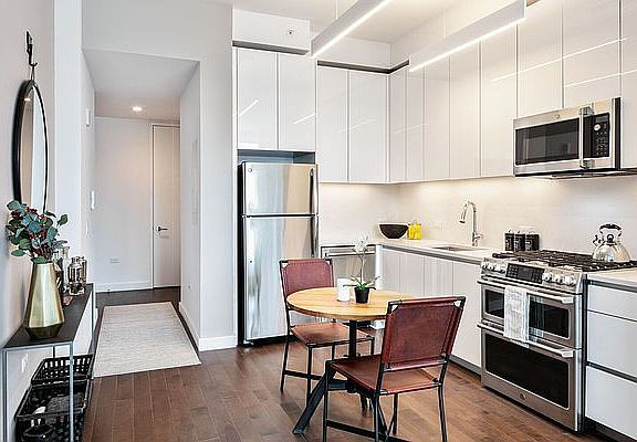 3rd image of 515 W 36th St #28H