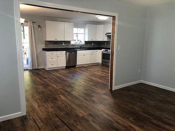 4th image of 127 Berkshire Dr