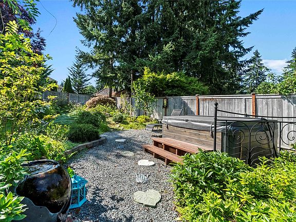 4th image of 16710 97th Avenue Ct E