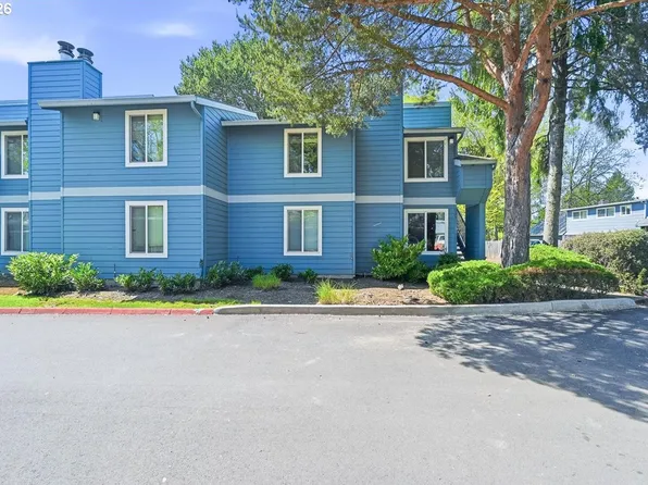 2330 SE Brookwood Ave APT 221, Hillsboro, OR 97123