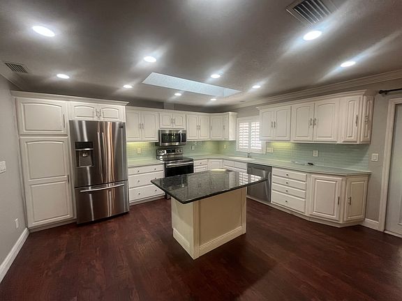 2nd image of 11 Brookside Cir