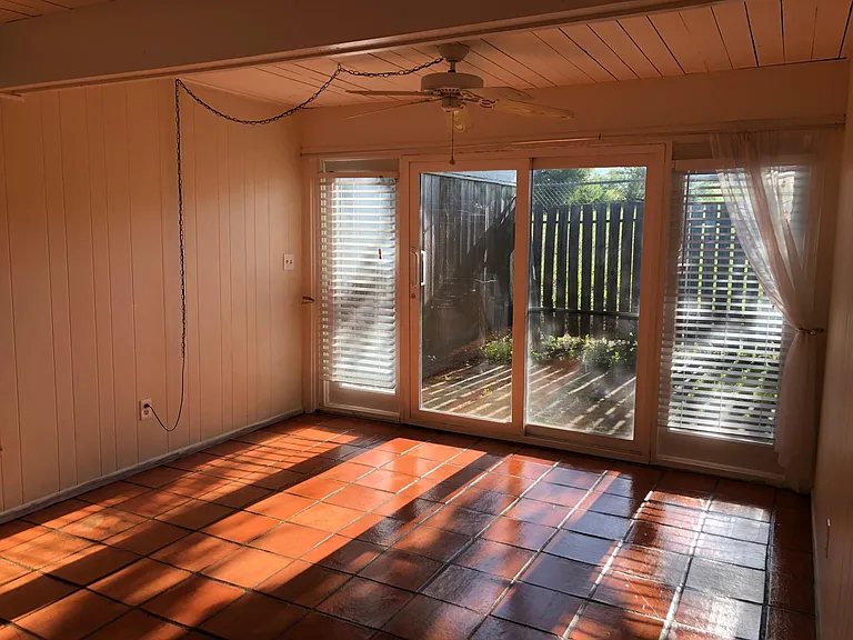 418 Ira Ave — Photo 9