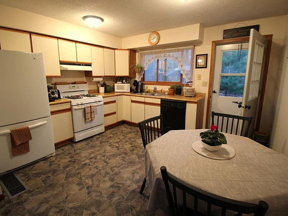 3rd image of 21717 N Raider Ct