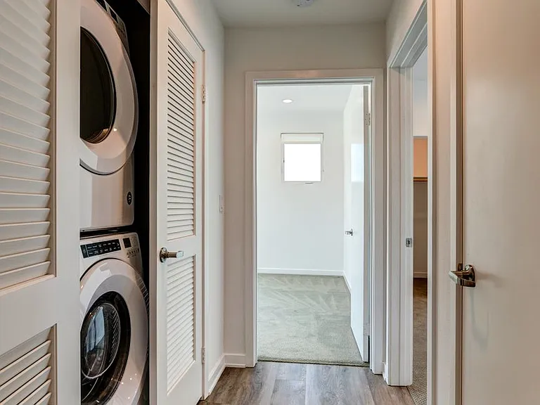 1276 E Santa Clara St — Photo 14