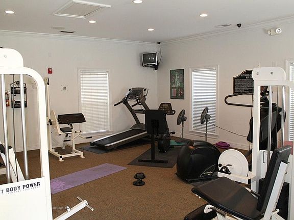 5th image of 1211 Walden Park Dr