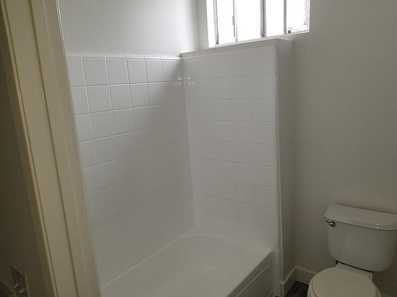 4th image of 2334 20th St #5