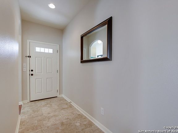 3rd image of 552 Stonebrook Dr