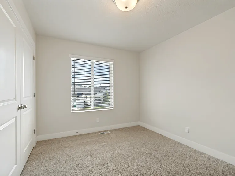 65 E 970 N — Photo 12
