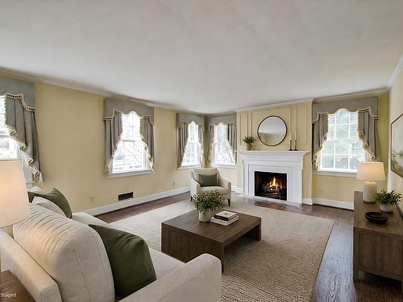 3rd image of 10 Chalmers St