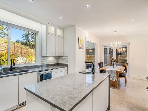 4th image of 217 Timbercrest Way