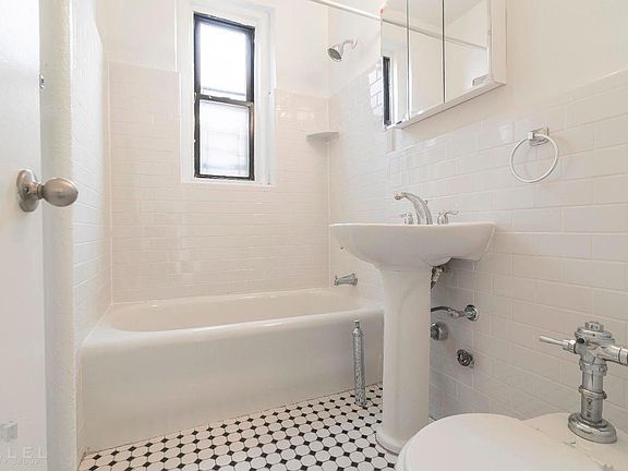 5th image of 4309 47th Ave APT 6R