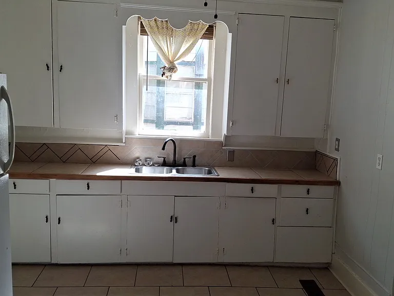 1737 NW 41st St #A — Photo 4