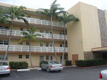 1st image of 202 SE 10th St APT 405