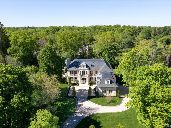 6 Foxwood Road, Great Neck, NY 11024