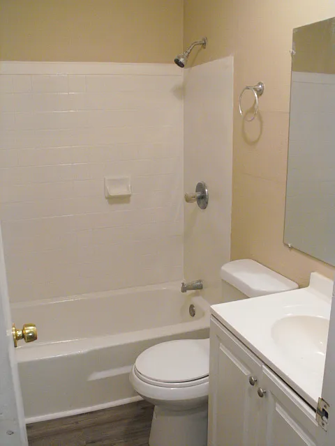 Large 5 bed 2 bath home! — Photo 3
