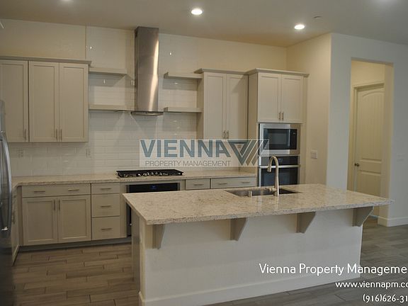 5th image of 2128 Somers St