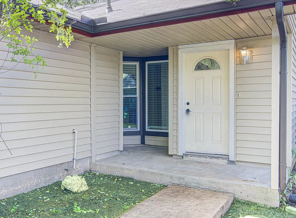 3 bed, 2.0 bath, 1086 sqft, $2,195 — Photo 3