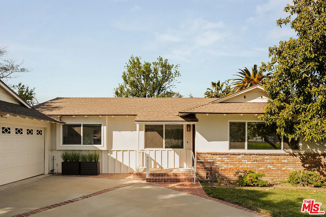 4 bed, 2.0 bath, 1847 sqft, $6,200 — Photo 2