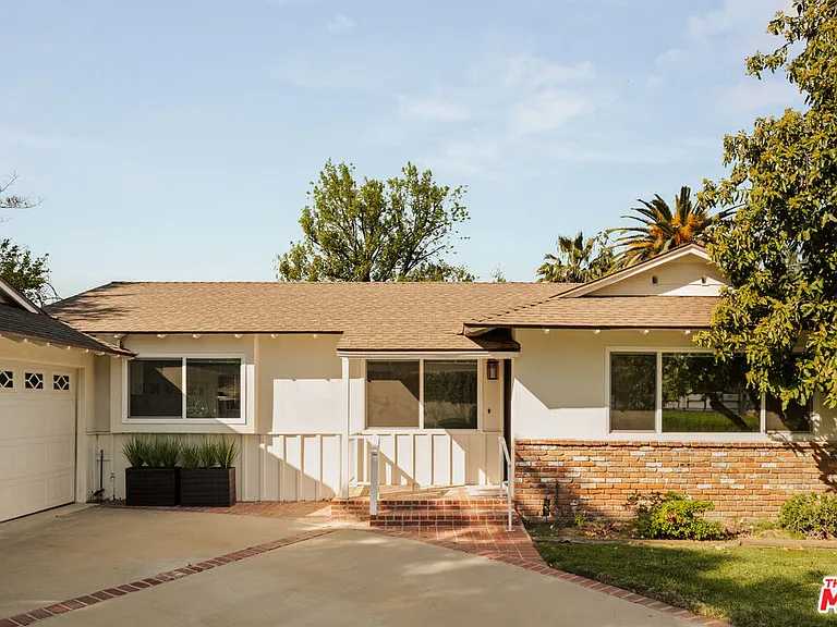23153 Gonzales Dr — Photo 2