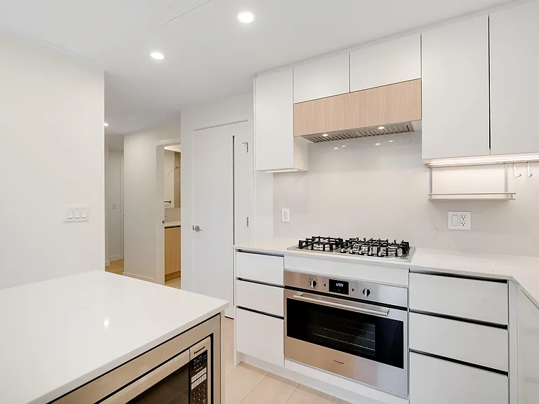 13572 98a Ave #808 — Photo 11