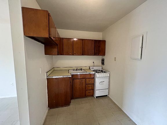 4th image of 4020 Macarthur Ave APT E