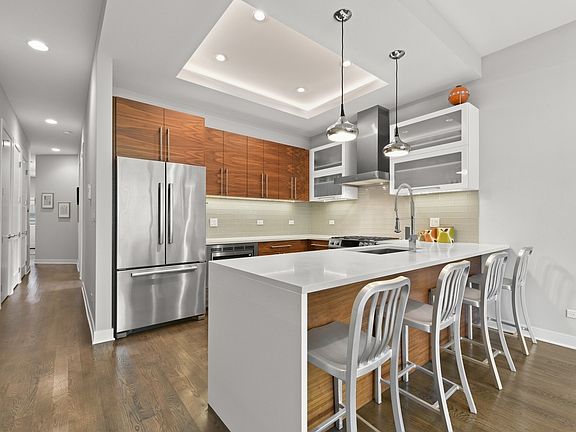 4th image of 2067 N Mozart St #2