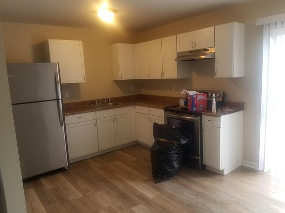 3rd image of 104 Carnival Dr