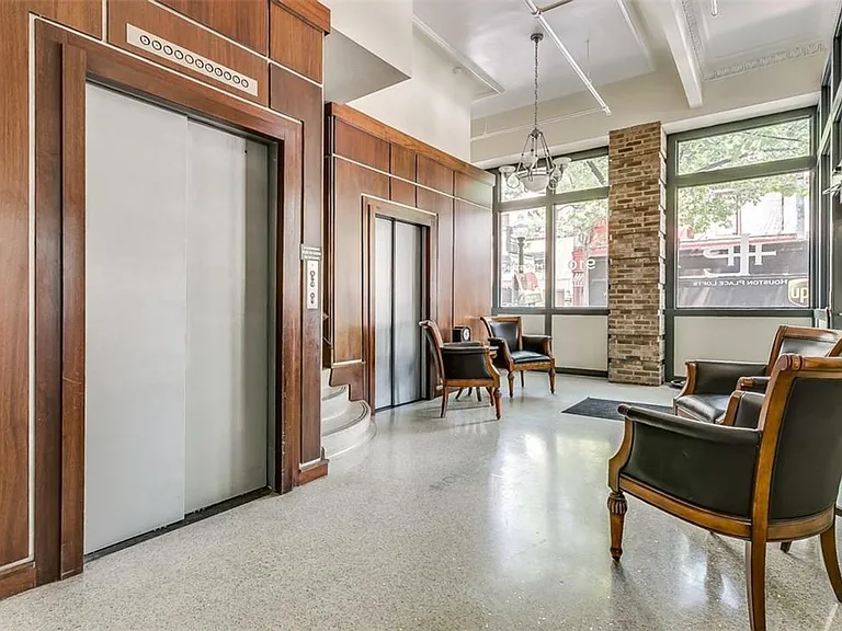 910 Houston St #301 — Photo 6