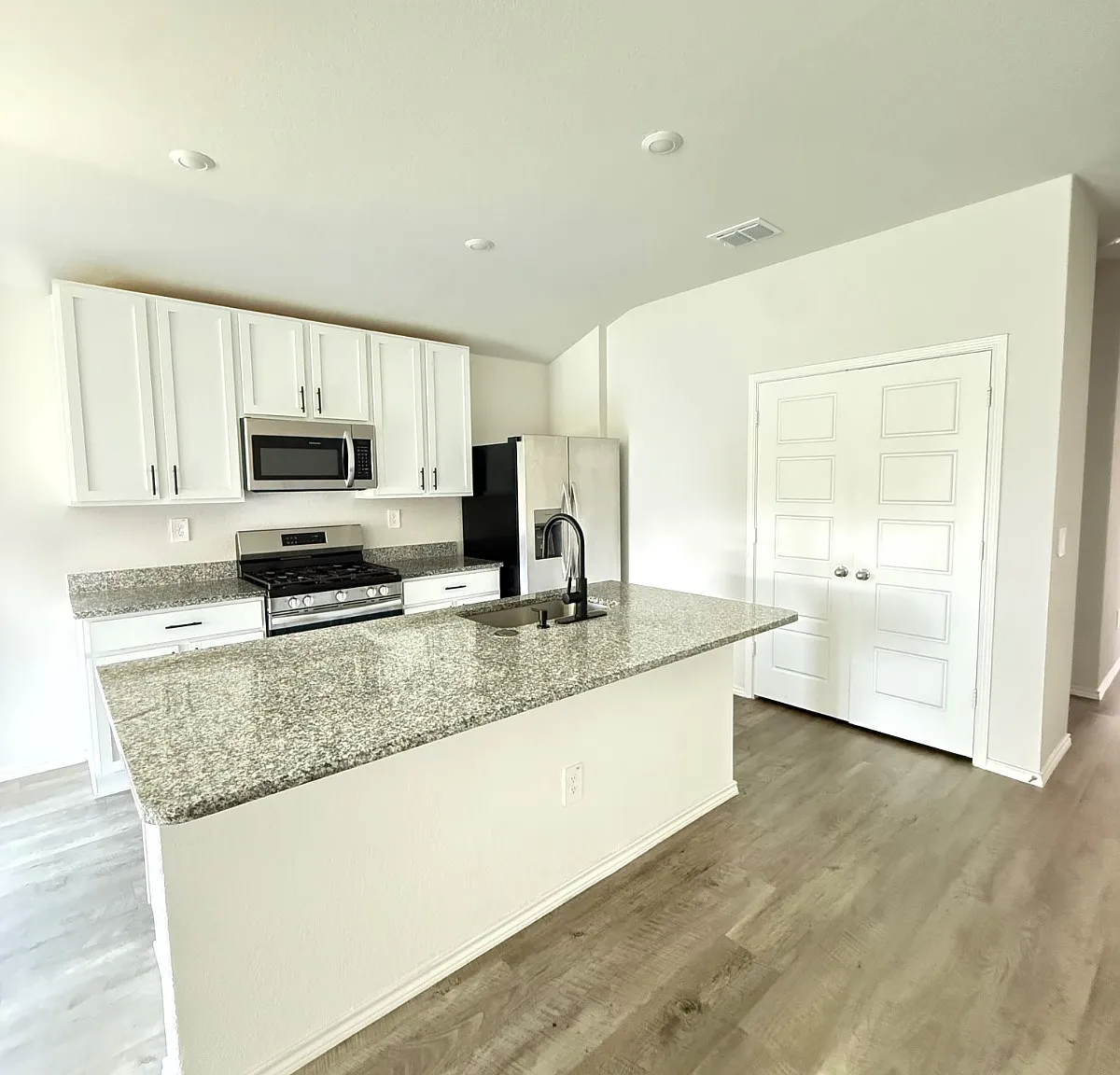 4 bed, 1459 sqft, $2,175 — Photo 2