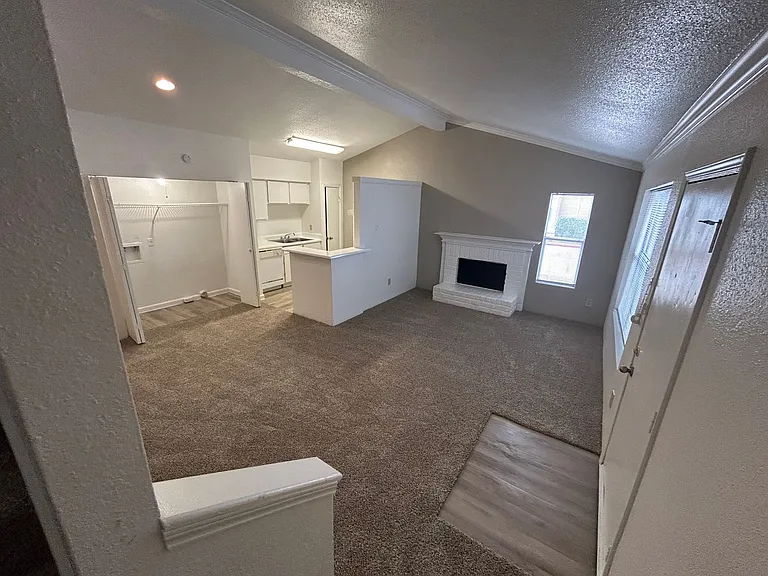 Emerald Cove Apartments — Photo 99