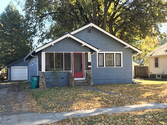 Front View w/Garage View