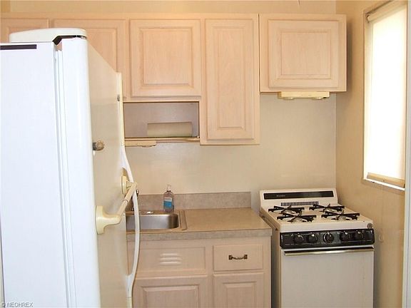 3rd image of 442 Clearview Dr #D9