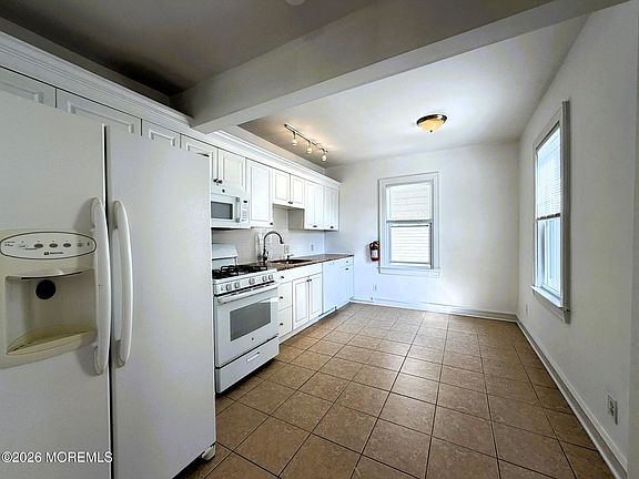 4th image of 69 Dudley St