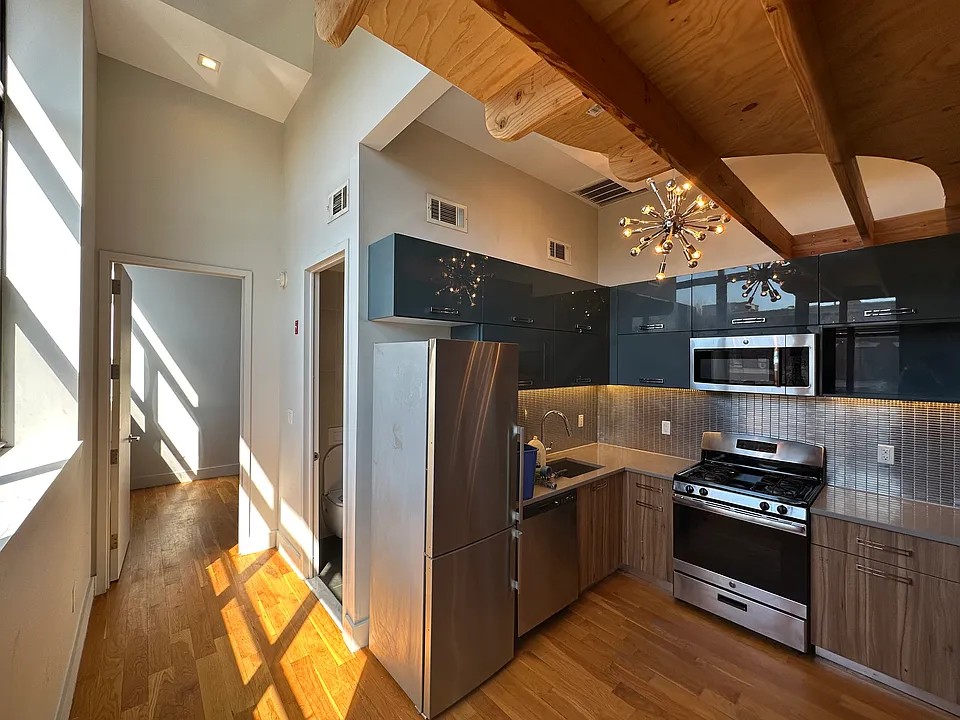 372 Kosciuszko St #316