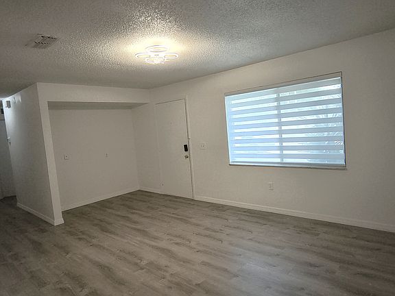 4th image of 412 Via Salerno Ct